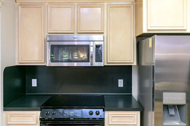Building Photo - 7005 Madiera Dr