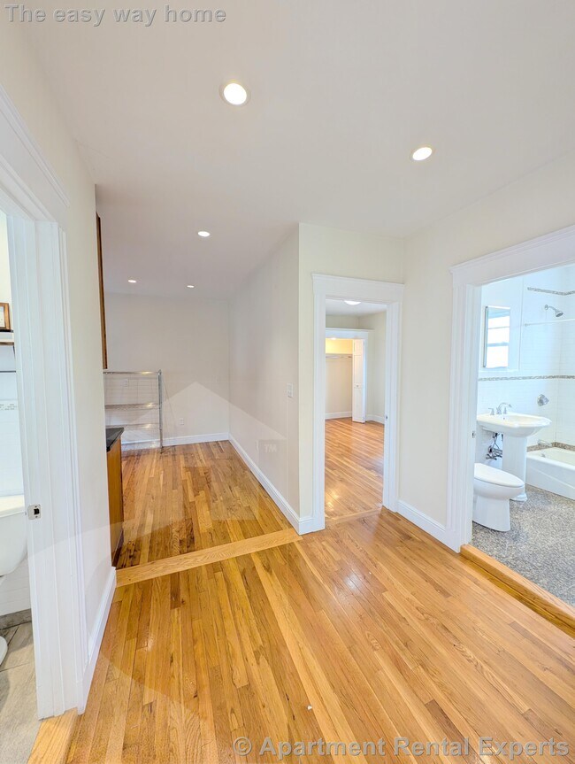 Building Photo - 7-9 Bonner Ave Unit #2