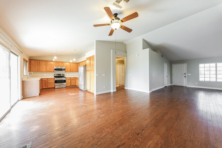 Building Photo - 7205 W Los Gatos Dr