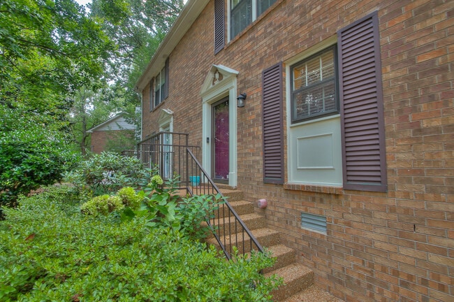 Building Photo - 3321 Lealand Ln