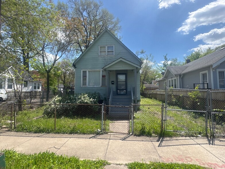 Building Photo - 265 W 107th St