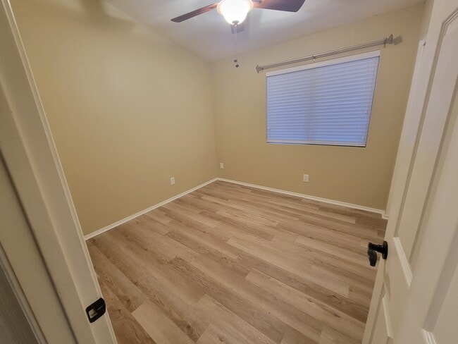 Building Photo - 4318 E Milton Dr