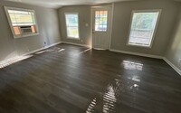 Building Photo - Rare 1 Bedroom house!
