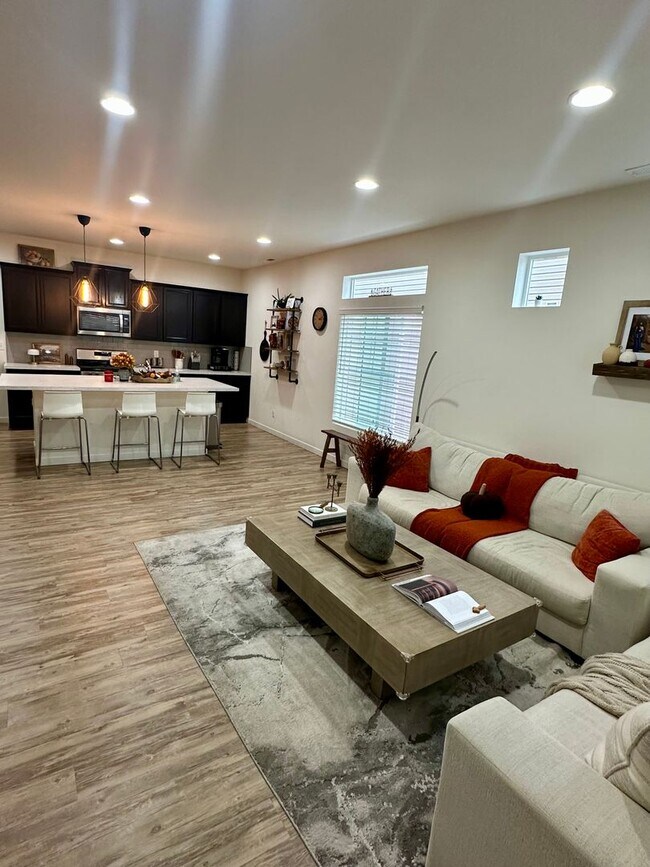 Building Photo - GORGEOUS HOME IN HIGHLY DESIRABLE BANNING LEWIS RANCH - Security Deposit Waiver Available