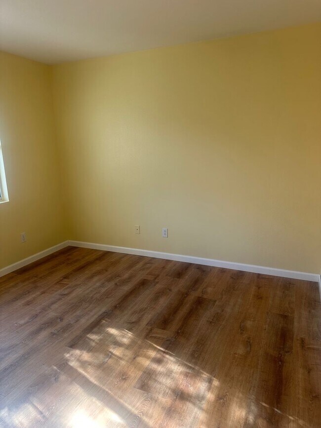 Building Photo - 3 Bedroom(plus loft), 2.5 Bath Home with Stunning Views and Modern Upgrades