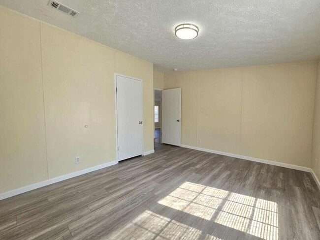 Building Photo - 127 Knollwood Dr