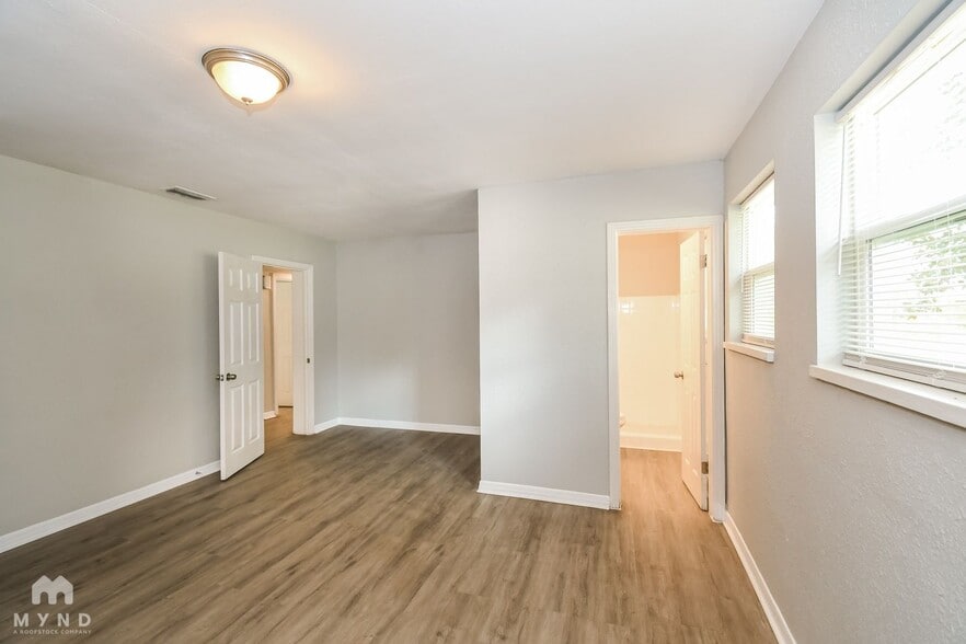 Building Photo - 214 N Whitney St