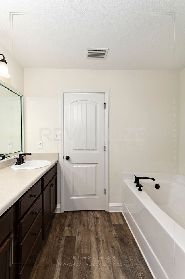 Building Photo - Elegant 4 Bed 3 Bath Cul-de-sac Home in Silverhill