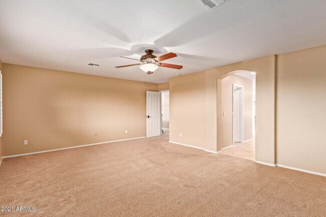 Building Photo - Eagle Glen Cul-de-sac Beauty