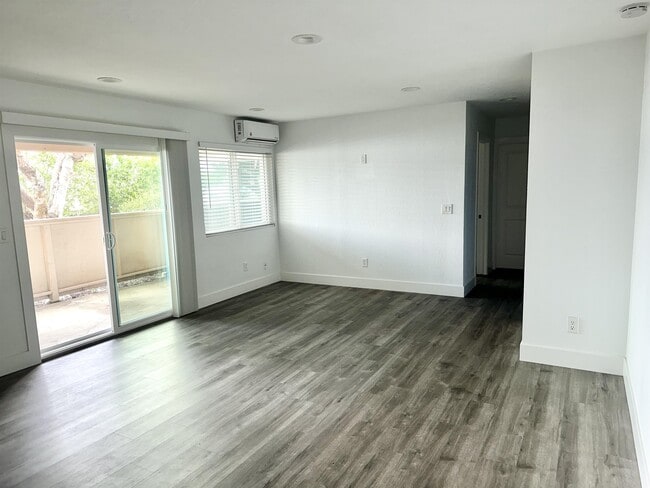 Building Photo - 3250 Ashford St
