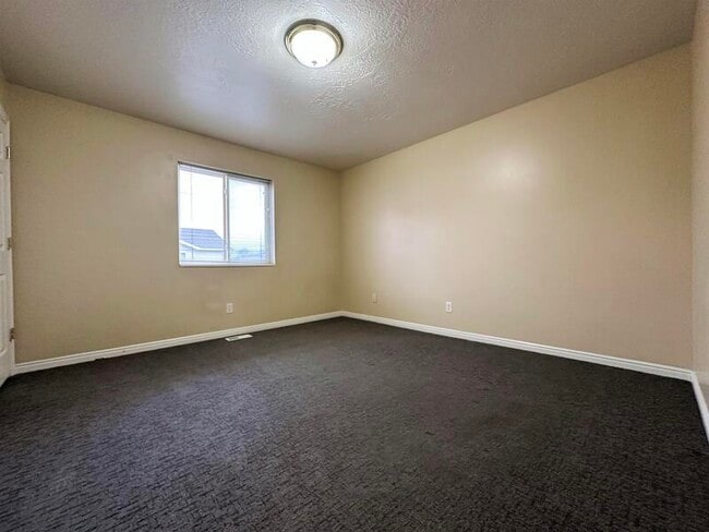 Building Photo - 545 W 350 N