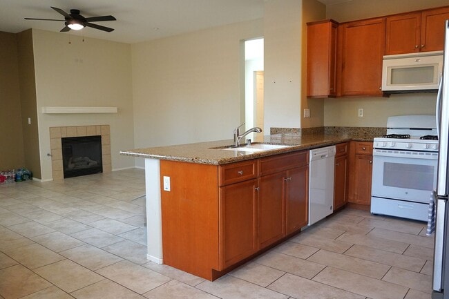 Building Photo - Spacious 3-Bedroom Townhome in the North Oaks Community