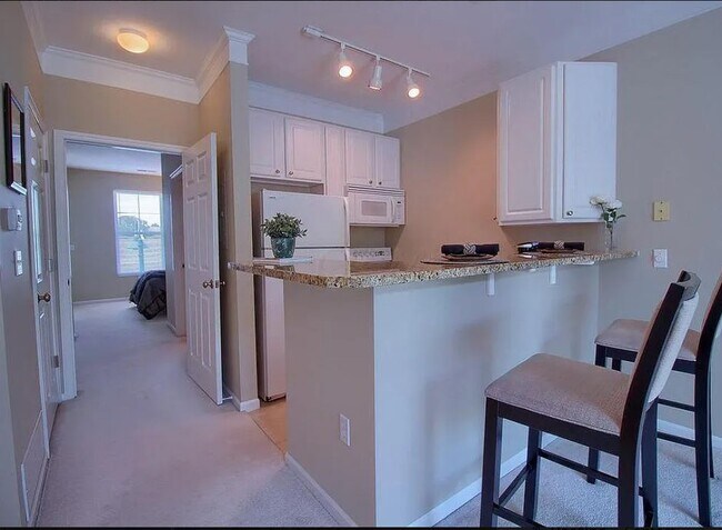 Building Photo - 7016 Old Bridge Ln E