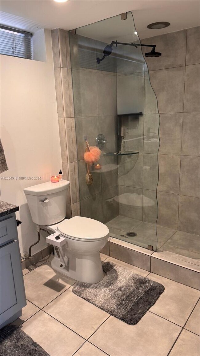 Building Photo - 650 NE 64th St