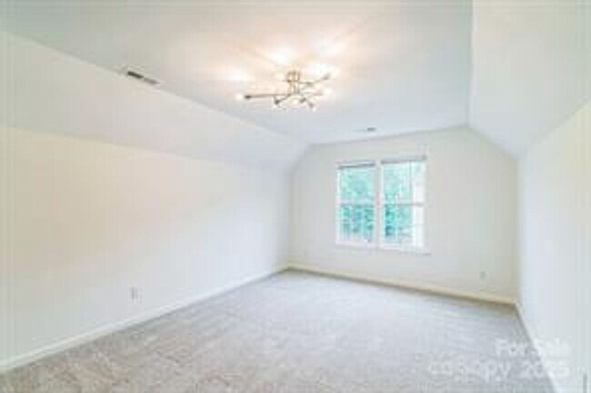 Building Photo - STUNNING, SHOWSTOPPER IN TURTLE ROCK!