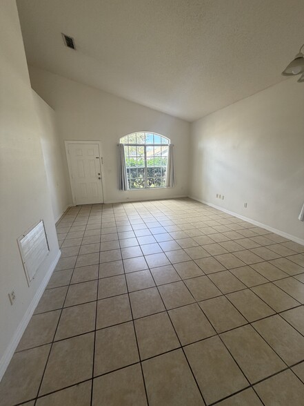 Building Photo - 5559 Pats Pt