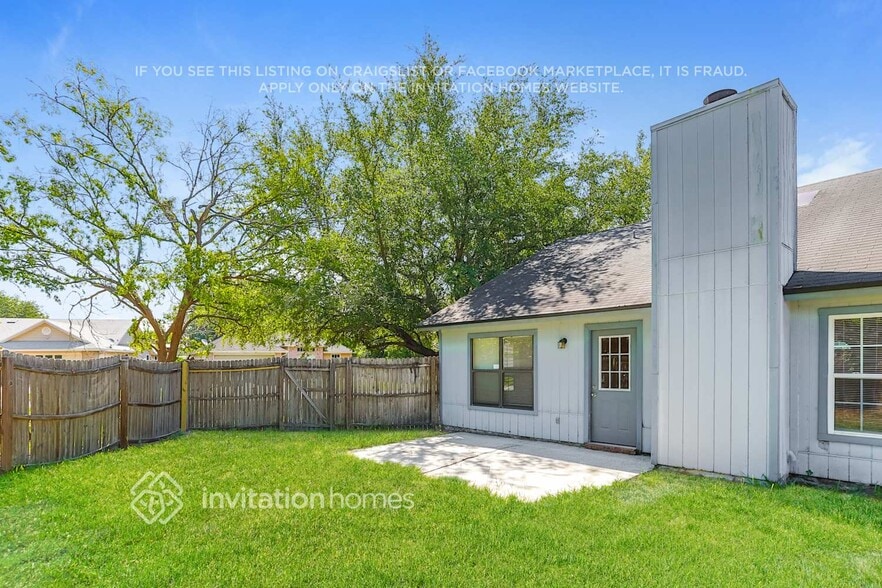 Building Photo - 8460 Branchwater Dr