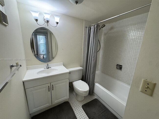 Building Photo - 9150 Fontainebleau Blvd