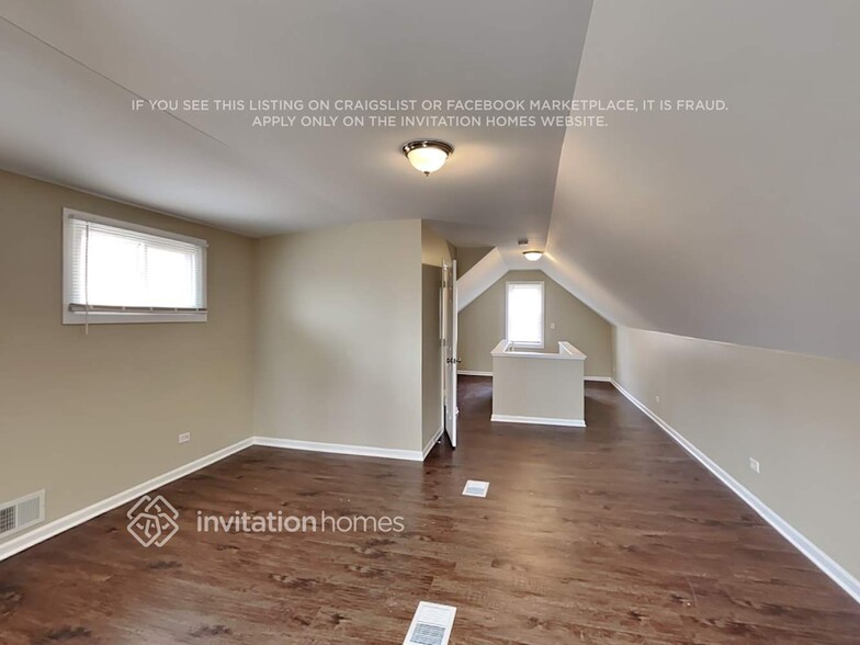 Building Photo - 6844 W Dickens Ave