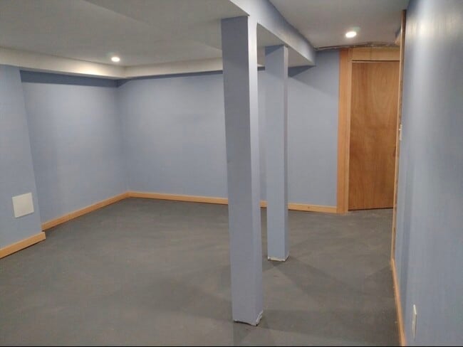 Building Photo - 9 Gregg St