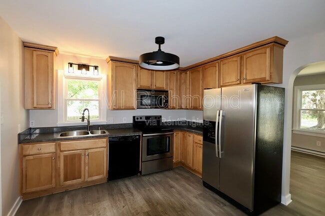 Building Photo - 511 Highland Dr