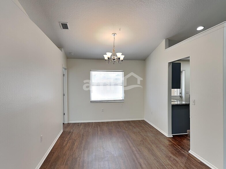 Building Photo - 3118 37th Ter E