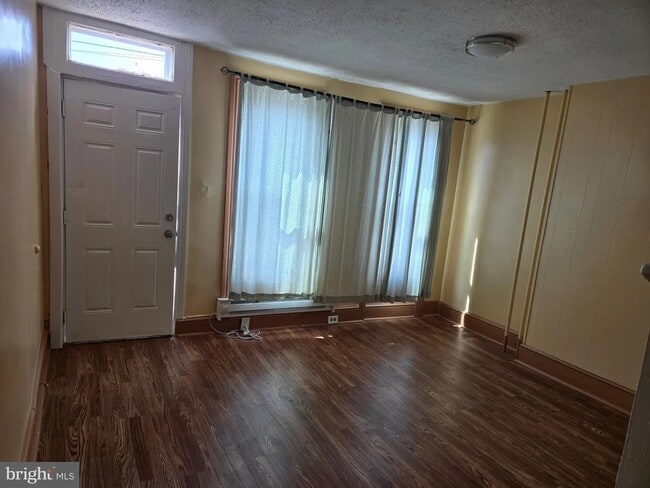 Building Photo - 504 Walnut St