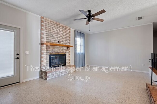 Building Photo - 628 Highwood Cir