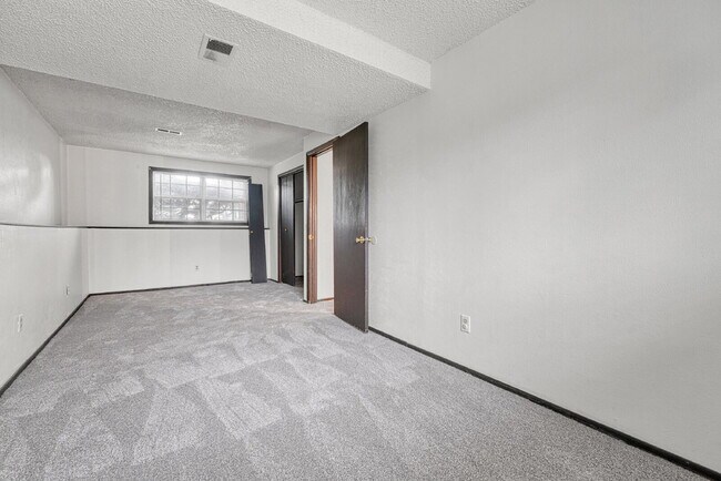 Building Photo - $2,495 - 3 Bed, 2 Bath Home in Aurora with...