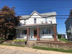 Building Photo - 230 Magazine St