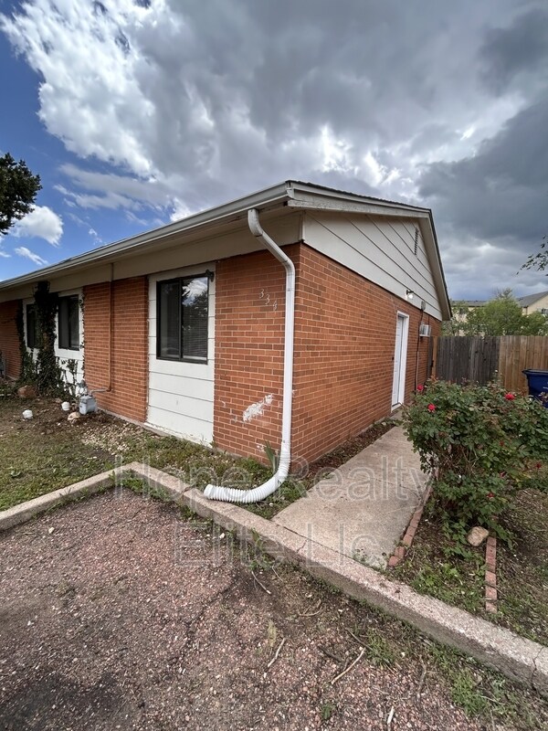 Building Photo - 334 Fairway S