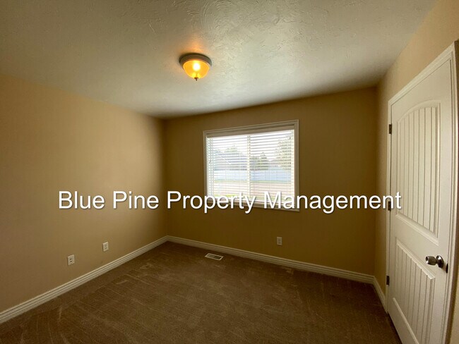 Building Photo - 4001 Summer Sun Dr