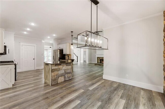 Building Photo - 330 Summerlin Dr