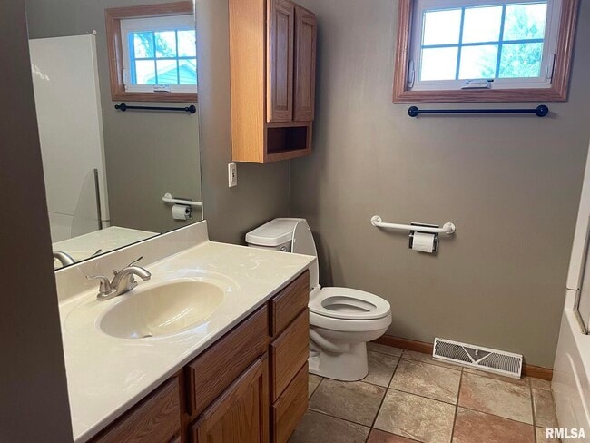 Building Photo - 2806 W 47th St