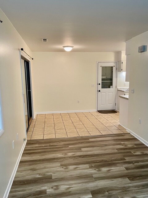 Building Photo - 2 bed, 1 bathroom duplex   - Seneca, SC