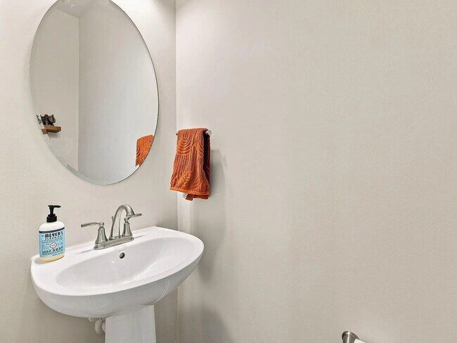 Building Photo - Lease OR Lease to Own
