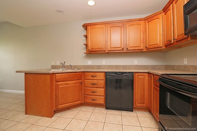 Building Photo - Larkspur Ct 2804/2806