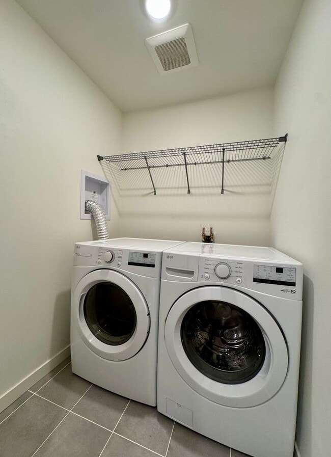 Building Photo - Ballard Townhome