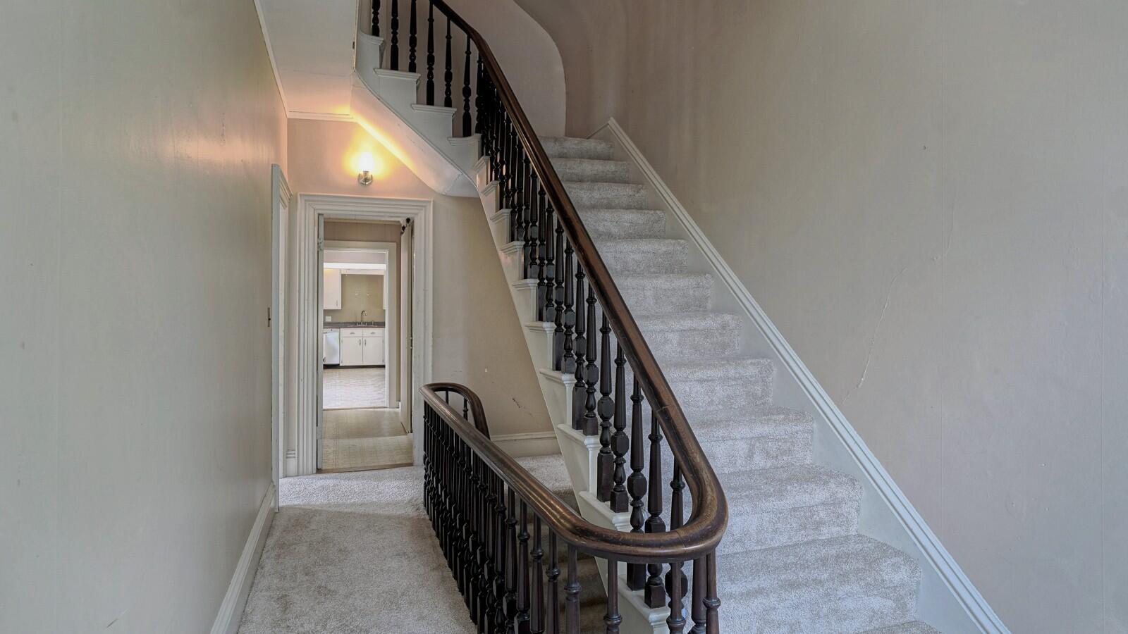 Staircase/Hallway - 84 High St