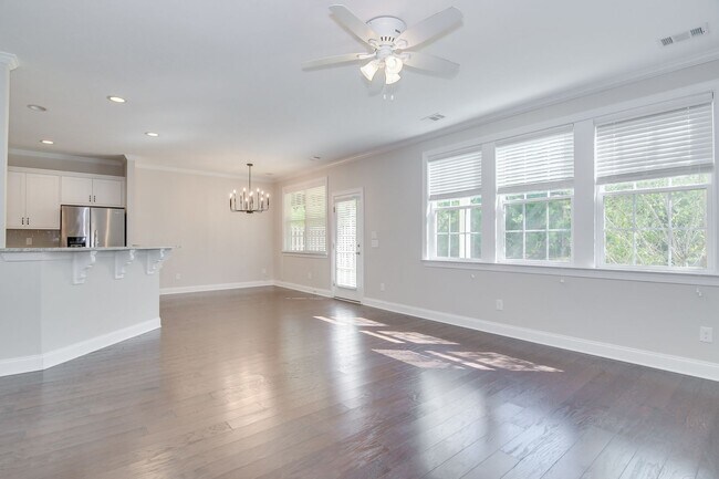 Building Photo - 983 Glenhaven Dr
