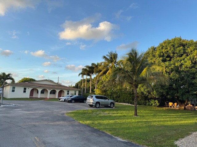 Building Photo - 4063 SW 51st St