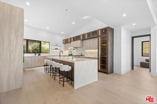 Building Photo - 6380 Meadows Ct