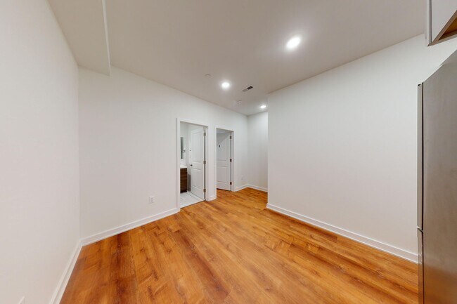 Building Photo - 1834 N Bouvier St