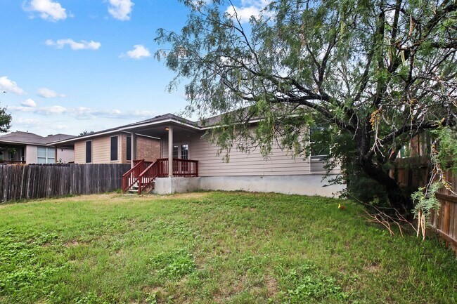 Building Photo - 3 Bedroom/2 Bath Alamo Ranch Subdivision