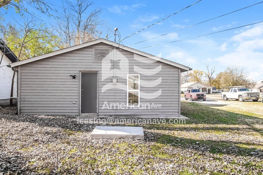 Building Photo - 1621 S Park St