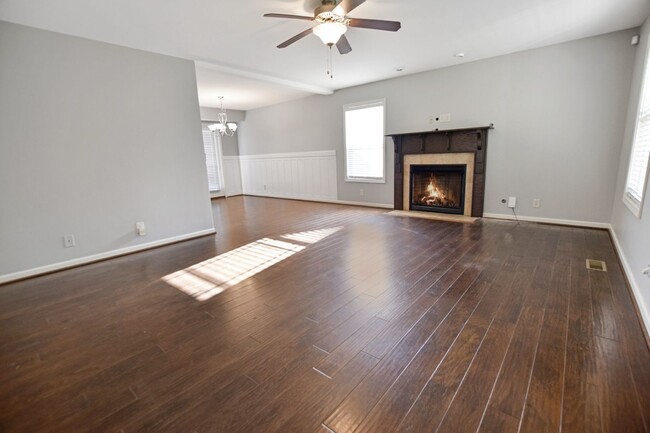 Building Photo - Pet Friendly Four Bedroom!