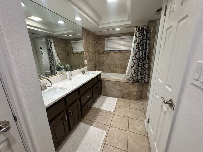 Building Photo - Beautiful Furnished 2 Bedroom Home on Golf Course!!