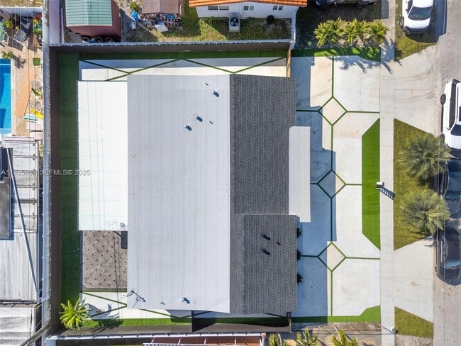 Building Photo - 864 W 69th Pl