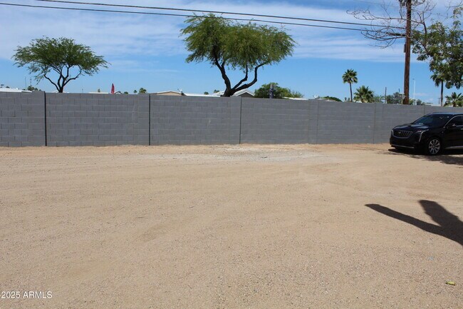 Building Photo - 1347 S Meridian Rd