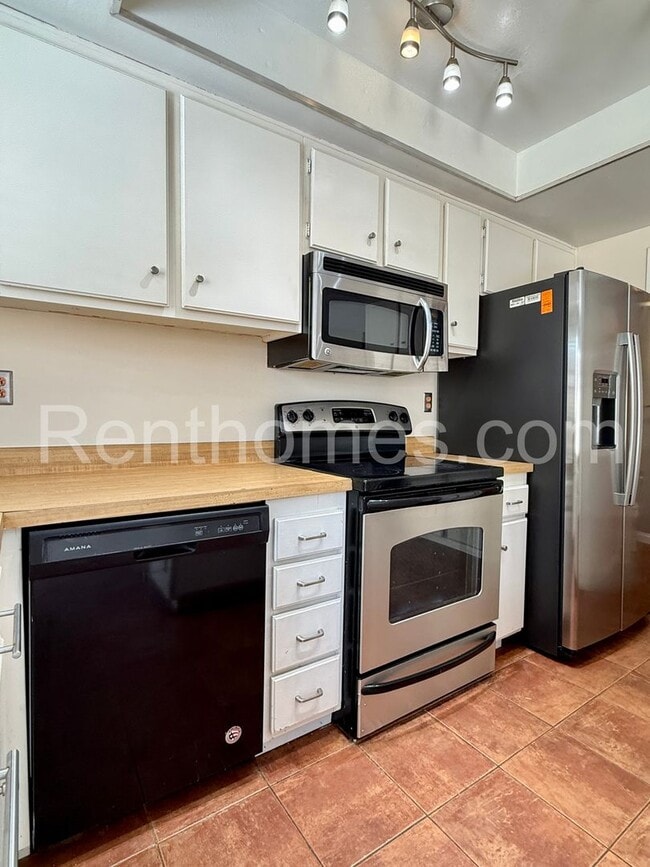 Building Photo - 7679 Stalmer St